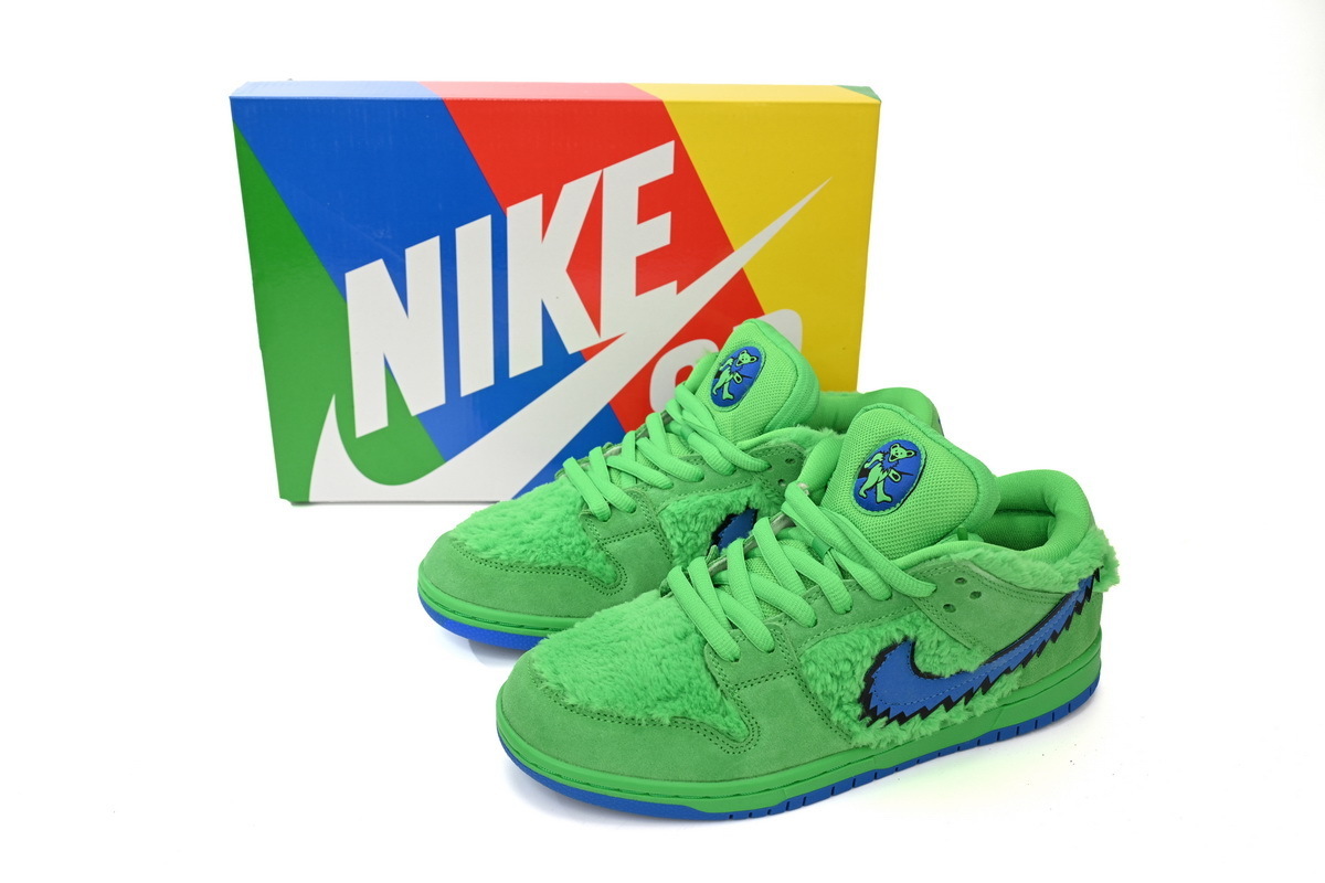 Grateful Dead x Nike SB Dunk Low “Green Bear”